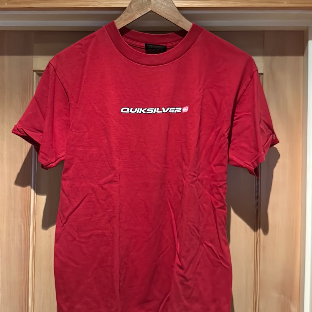 Quicksilver Men’s Medium Red T-Shirt